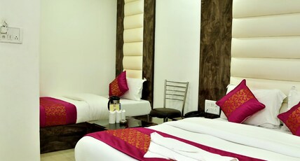 Hotel Suzi International Room Type - Triple Bed Room with WiFi