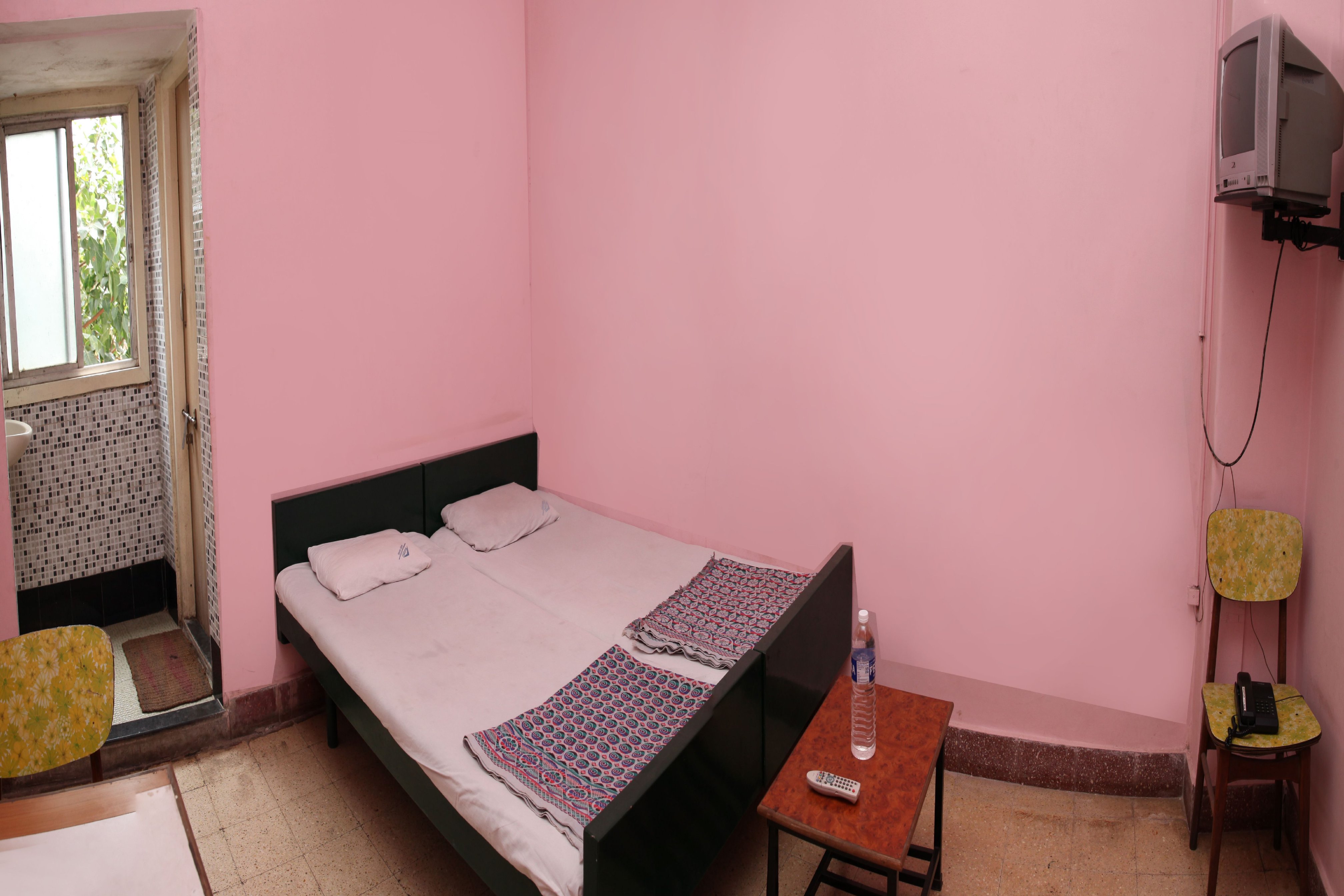 Solanki Guest House - Tap to explore photos