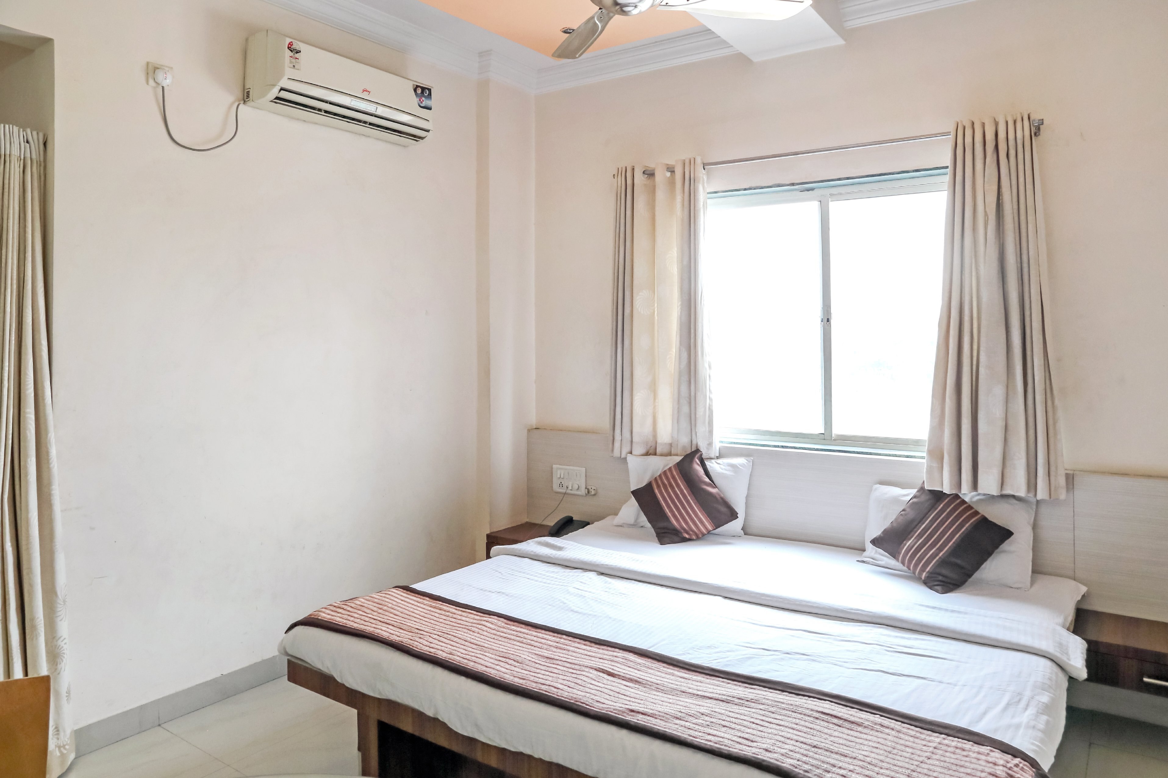 Hotel Jayshree Executive - Tap to explore photos