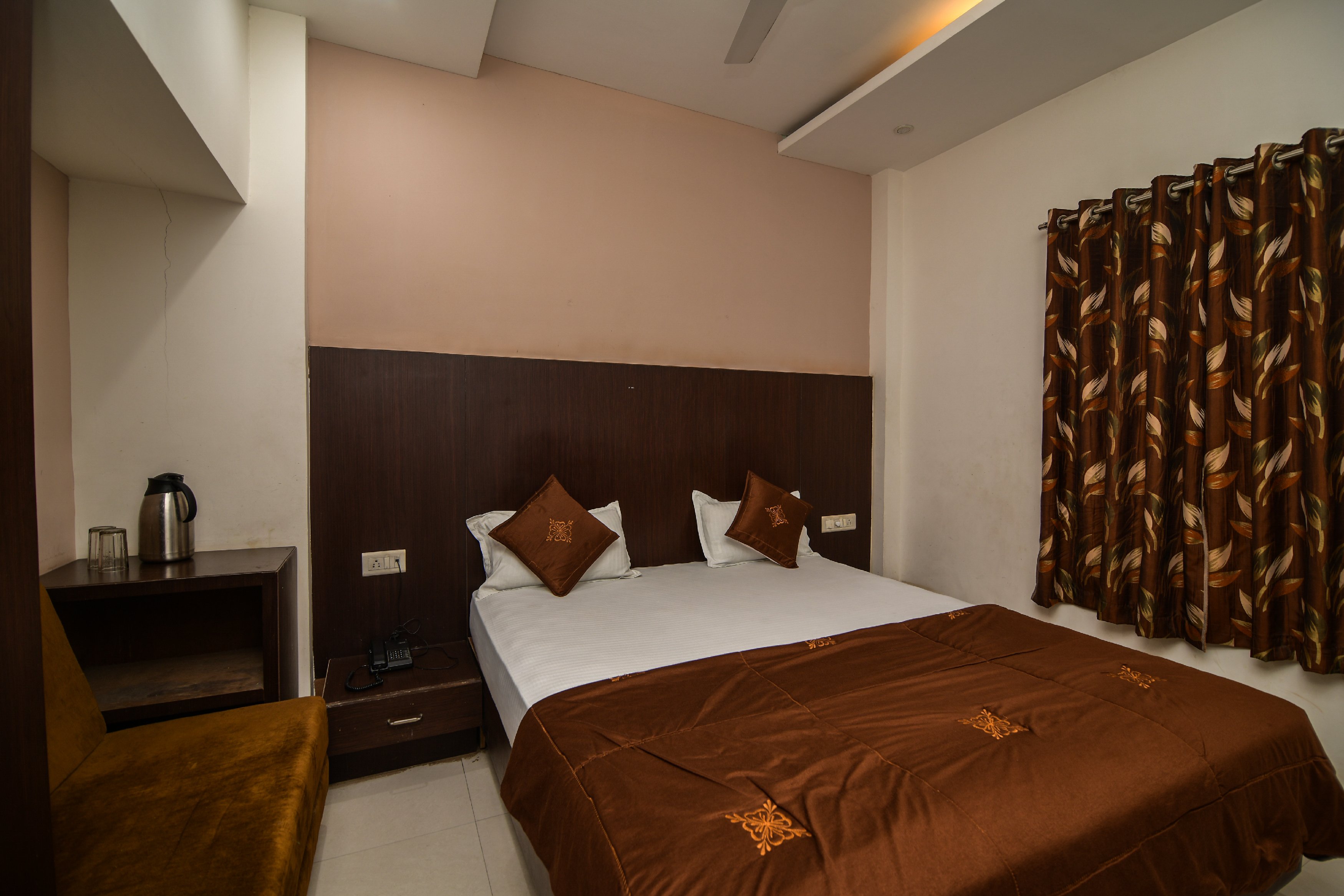Hotel Shriram Room Type - Budget Double Room Non AC