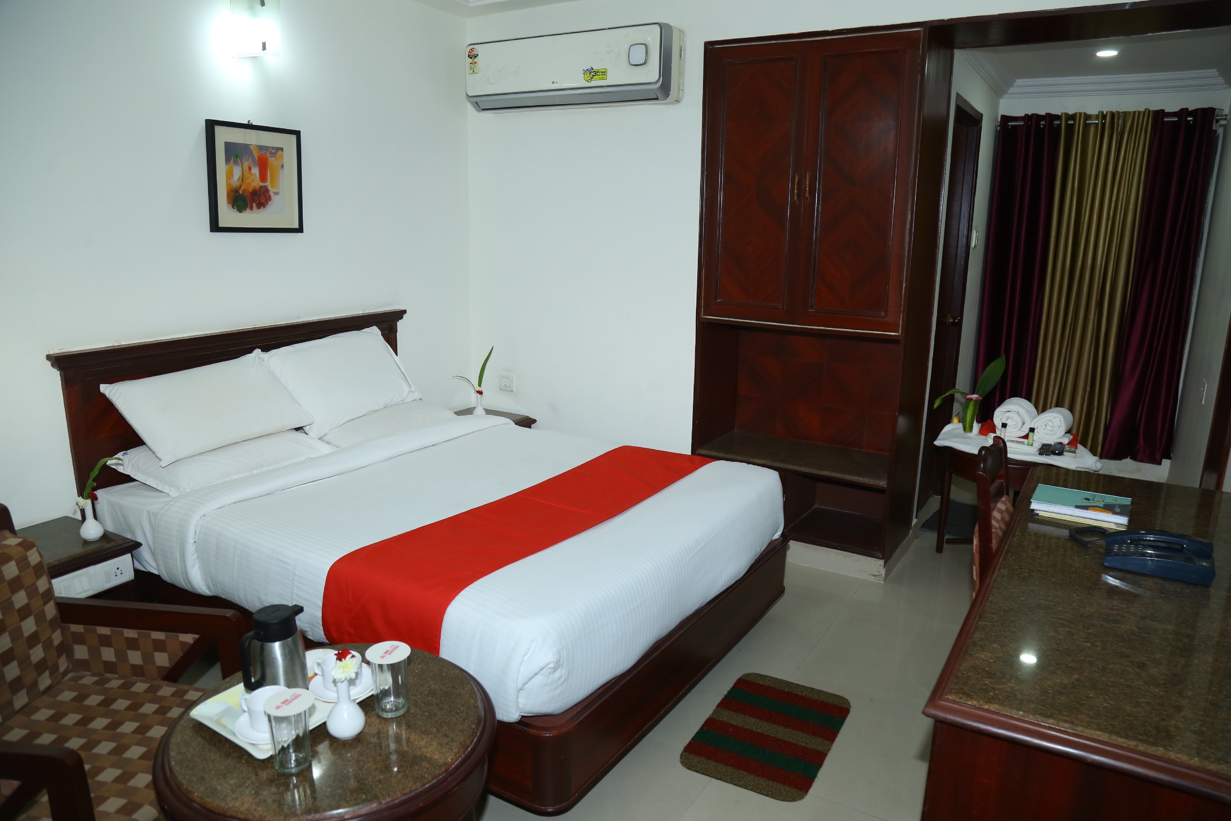 Hotel Saroj Krishna - Tap to explore photos