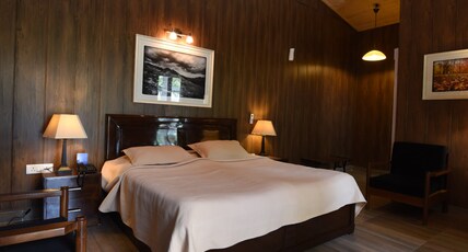 Mikes Forest Retreat Room Type - Petunia Deluxe Room