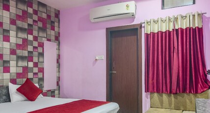 Hotel Royal Palace (Near Mahakal Mandir) Room Type - Double Bed AC Room Hotel Royal Palace (Near Mahakal Mandir) Room Type - Double Bed AC Room