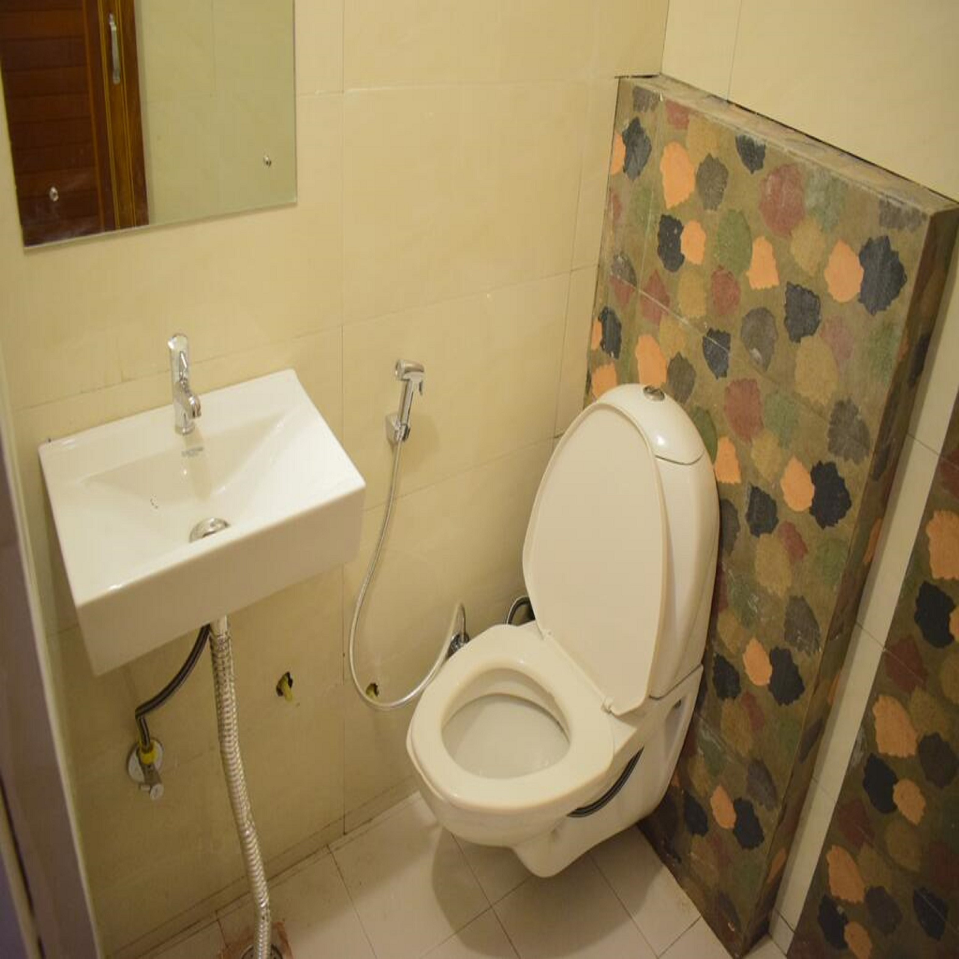 Hotel Green Villa - Tap to explore photos