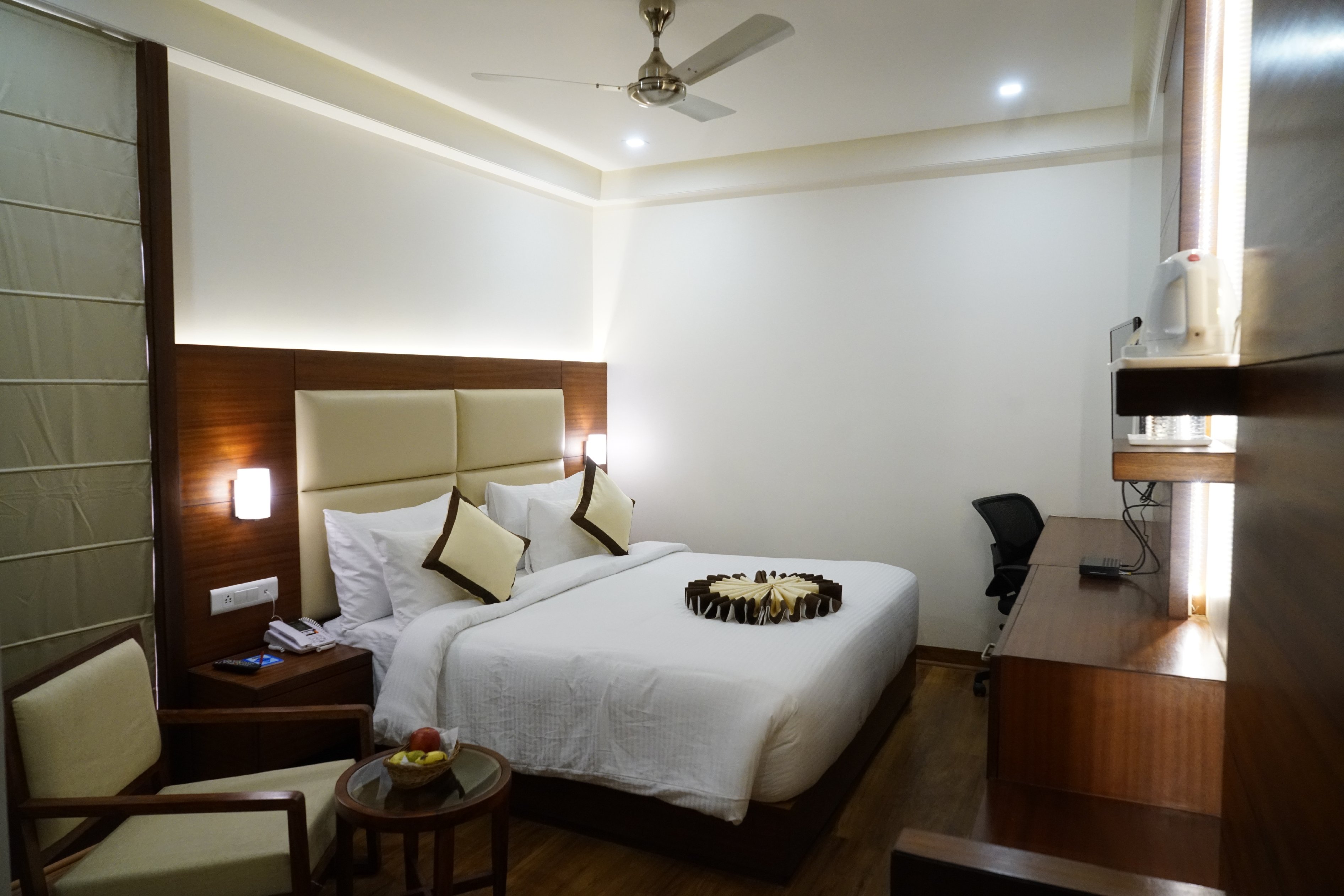 JAIPUR CENTRAL Room Type - Deluxe Room with Work Desk