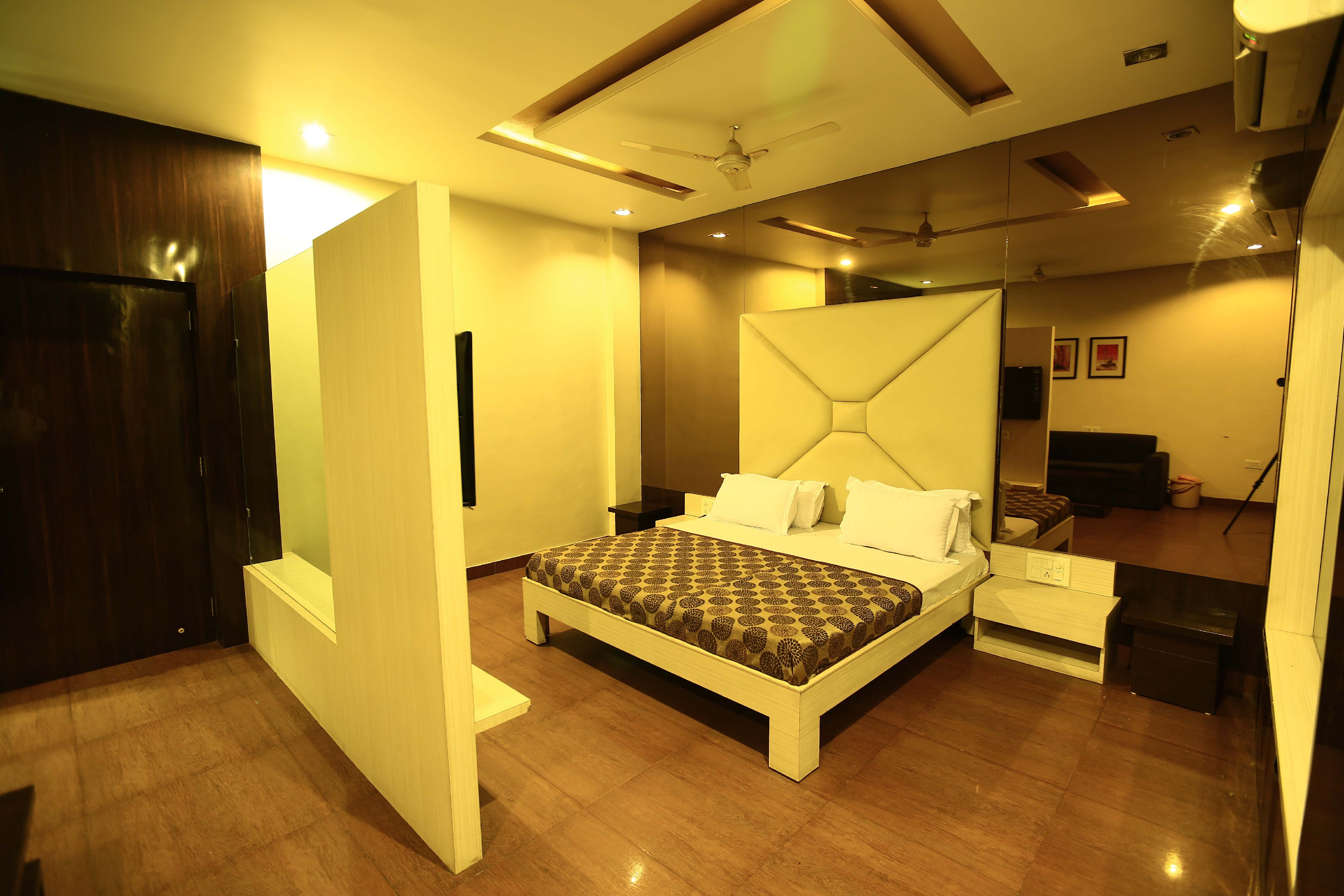 hotel harmony Room Type - Deluxe Room