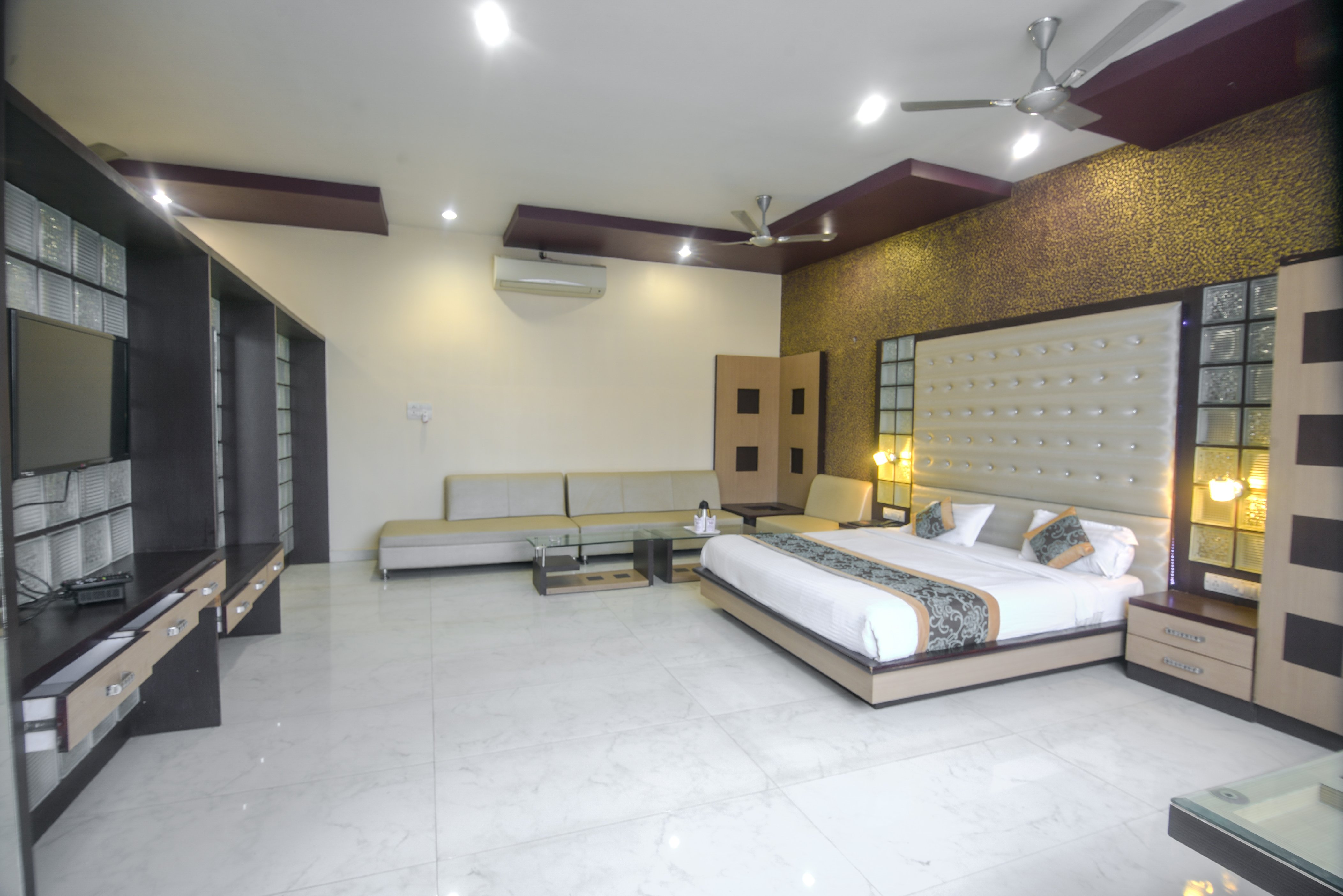 Hotel Vishnu Vilas - Tap to explore photos