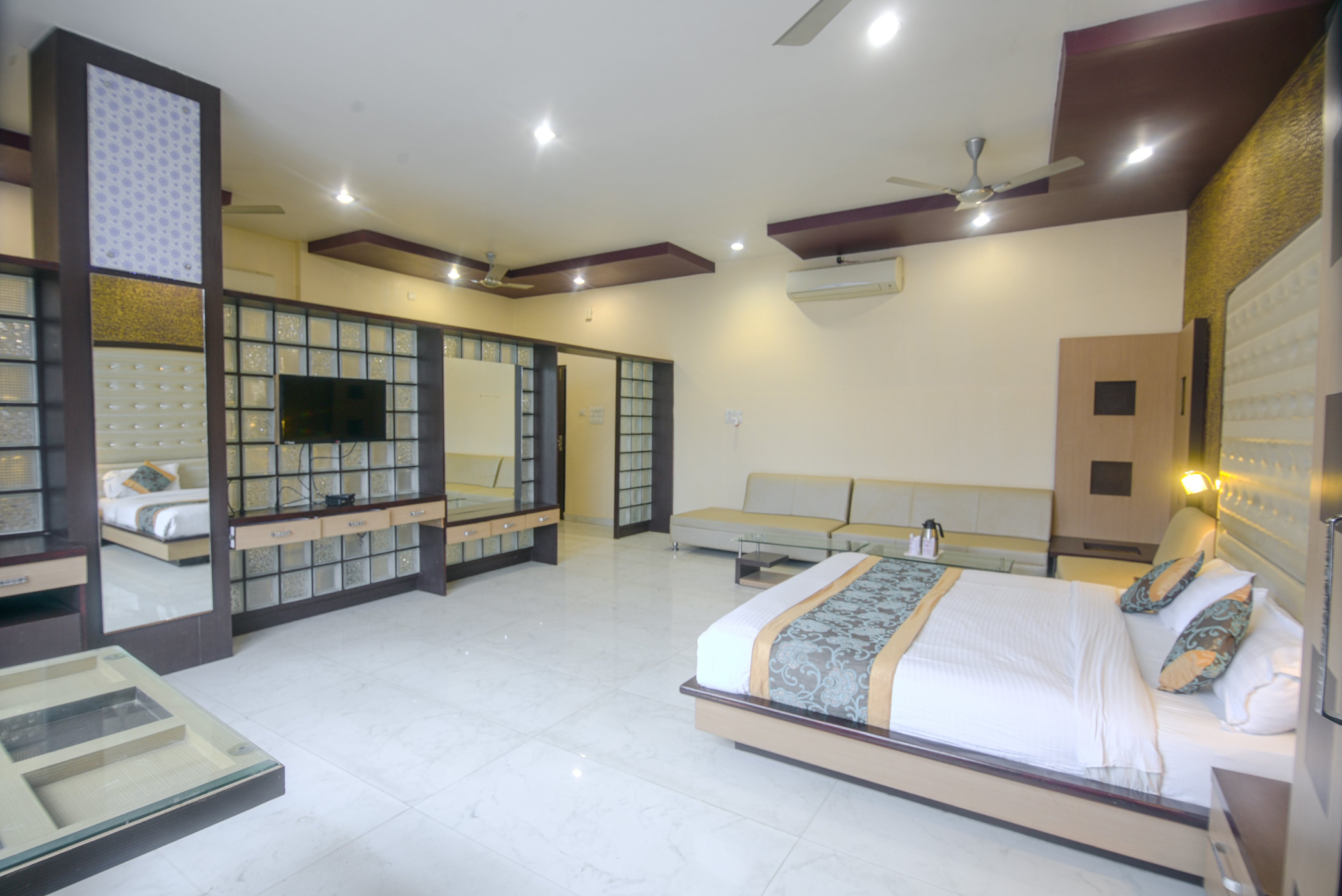Hotel Vishnu Vilas - Tap to explore photos