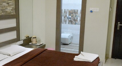Hotel Mid Town Room Type - Super Deluxe Room