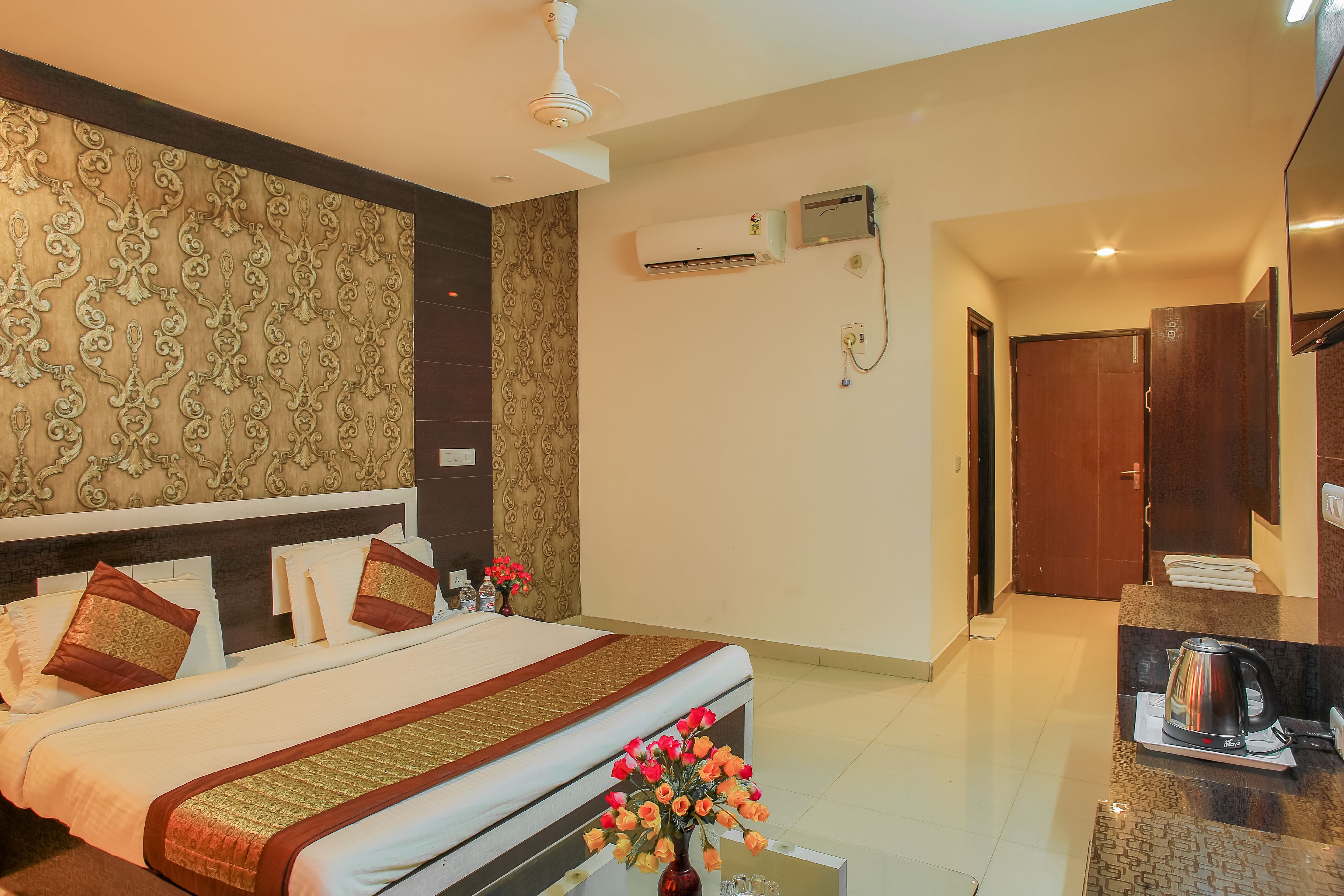 Hotel Maa Gayatri Room Type - Super Deluxe Room