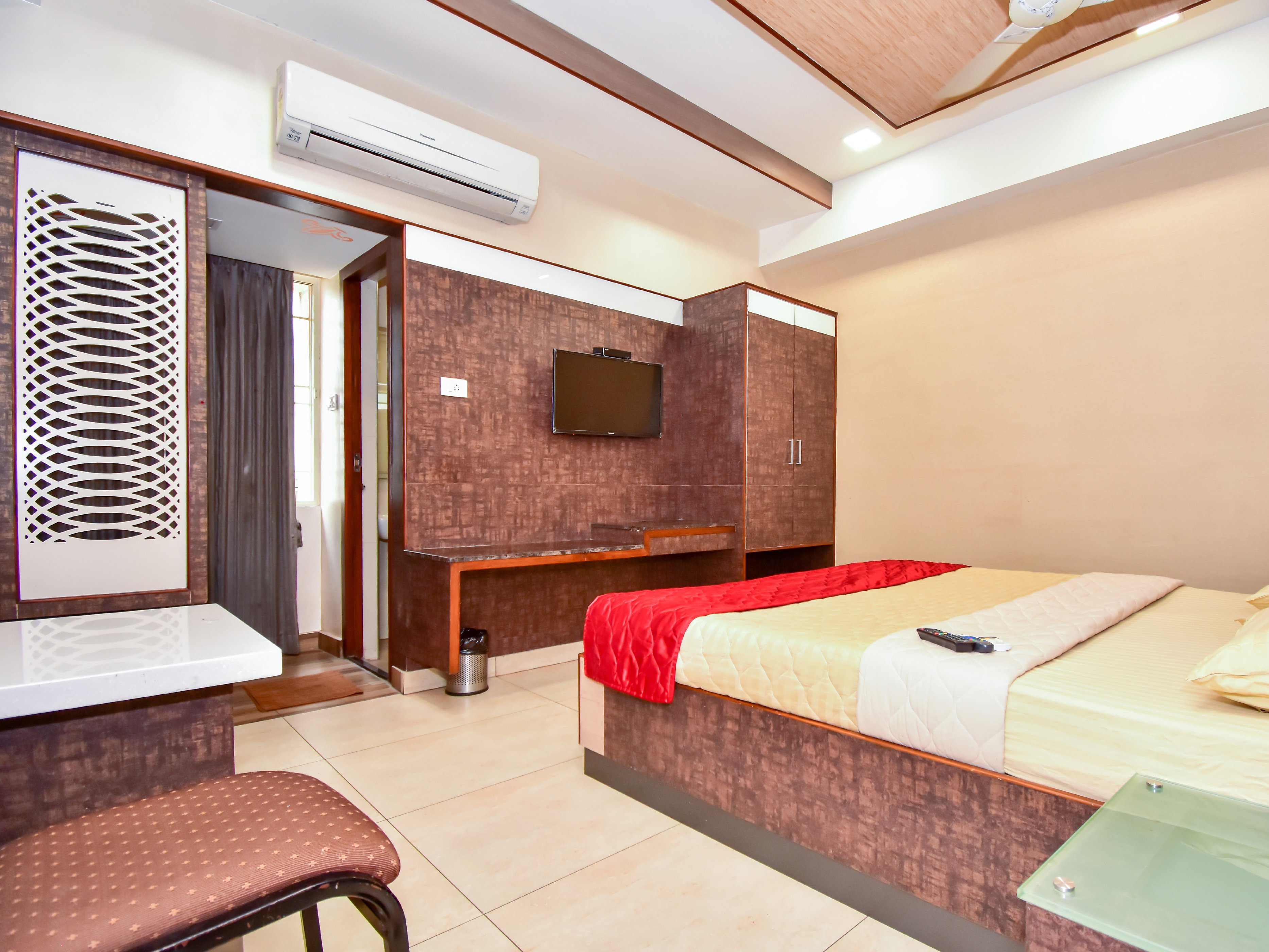 Guru Hotel - Tap to explore photos