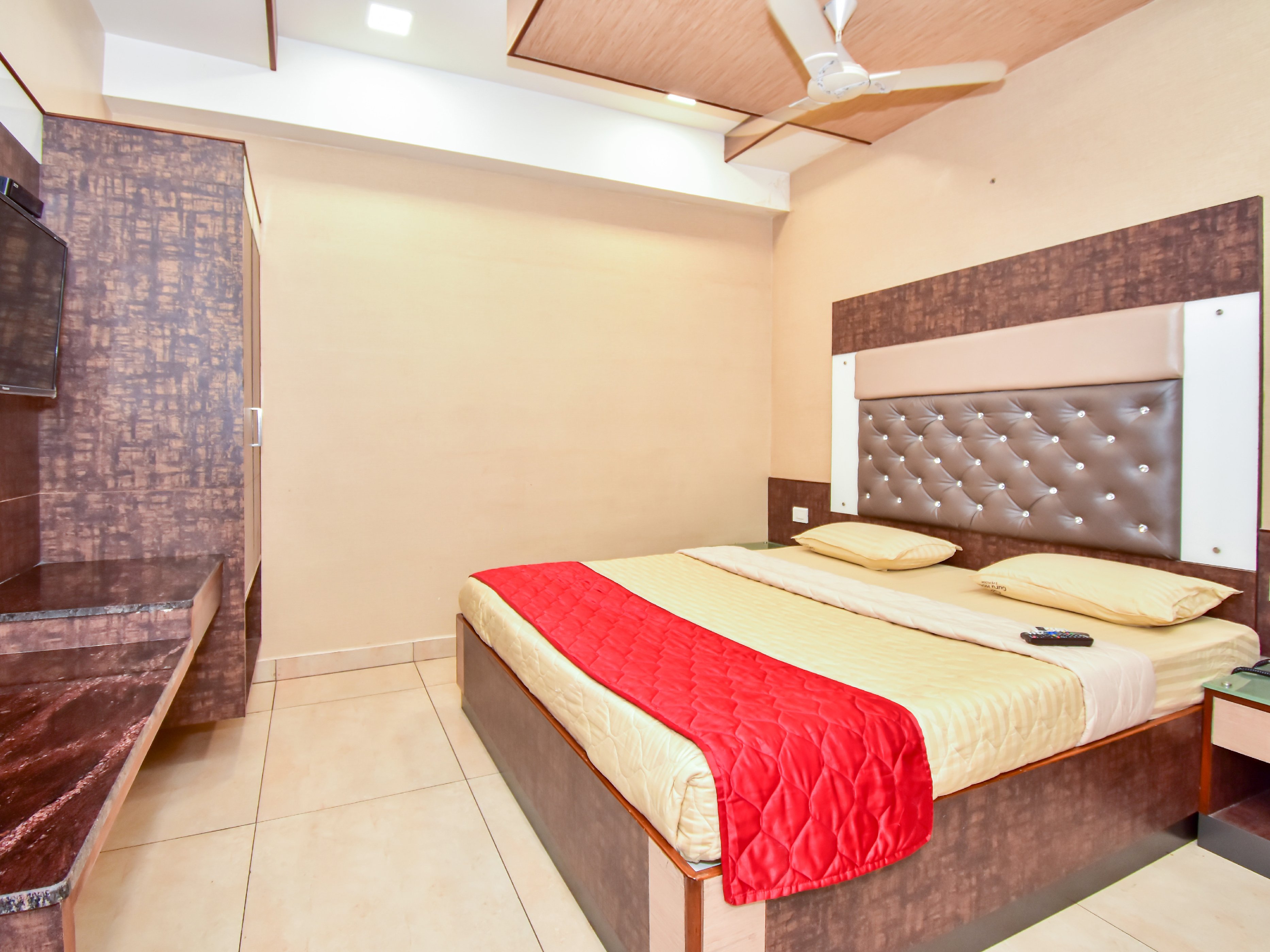 Guru Hotel - Tap to explore photos