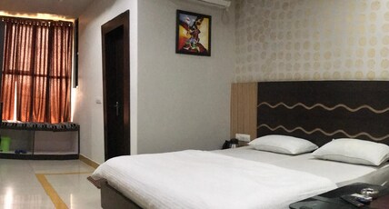 Hotel Kundan Kings. Room Type - Deluxe Room
