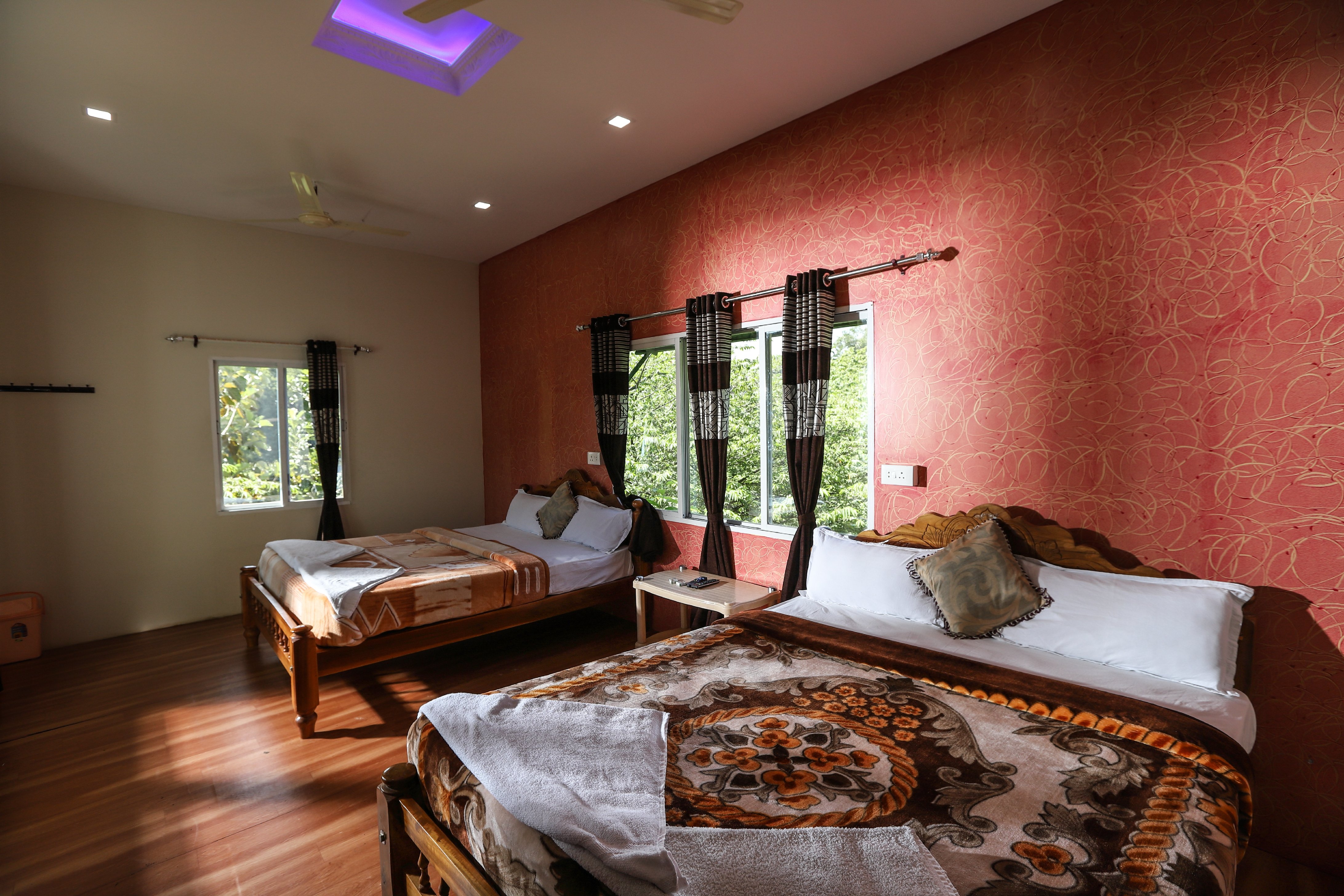 The Midway Jungle Resort Room Type - 4 Bedded Wood House