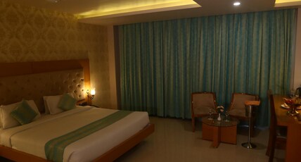 Hotel Kanha's Palm Springs Room Type - Premium Deluxe Room With Bathtub Hotel Kanha's Palm Springs Room Type - Premium Deluxe Room With Bathtub