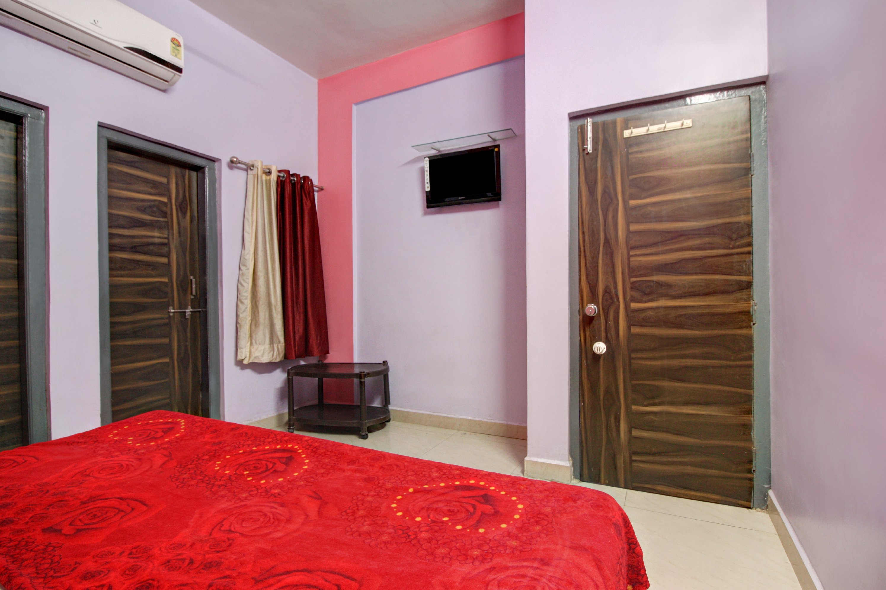 Hotel Maruti - Tap to explore photos