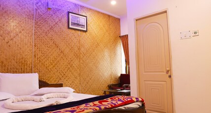 Hotel Santiniketan Room Type - Deluxe AC Room