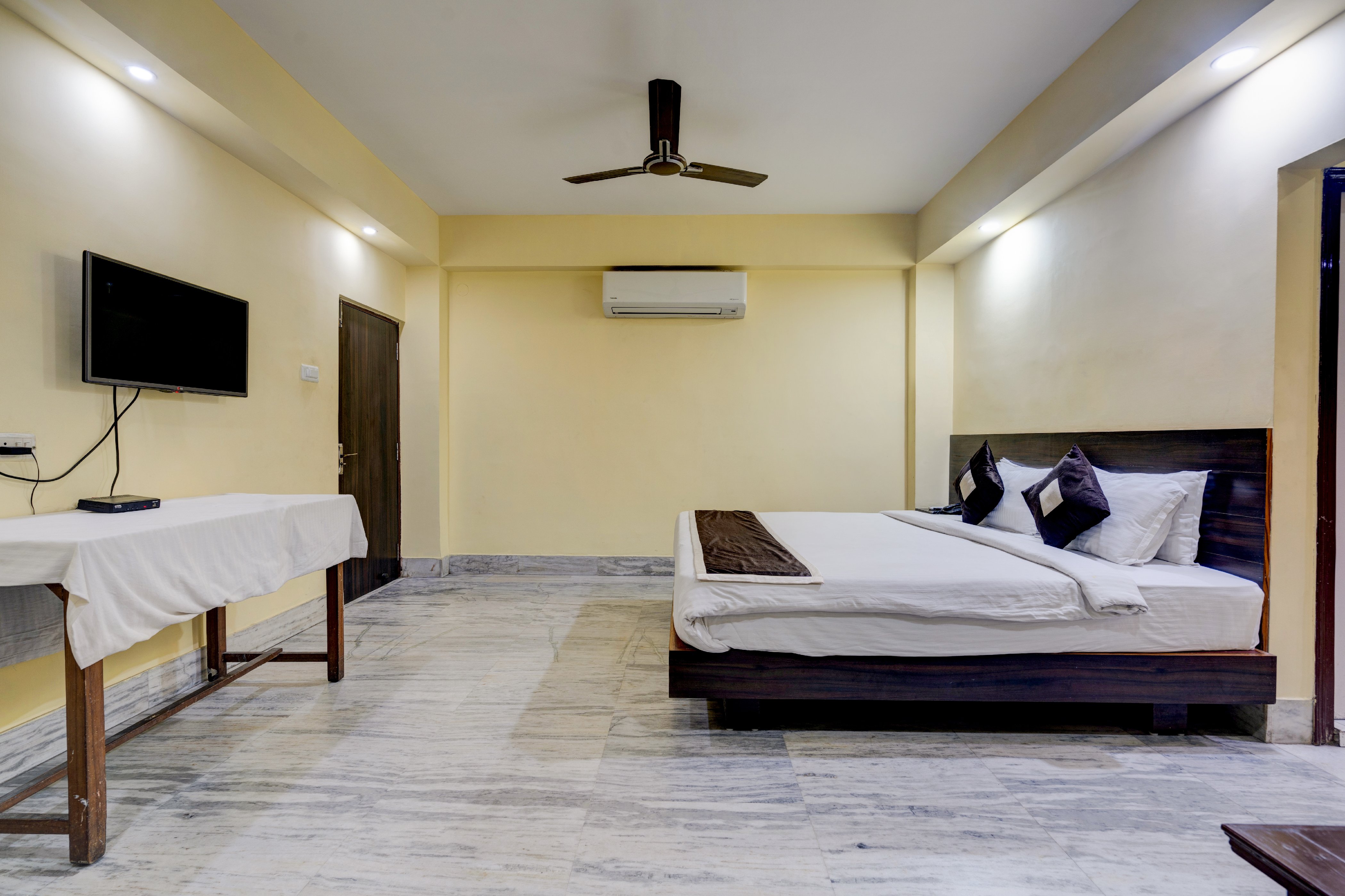 Motel Madhuban - Tap to explore photos
