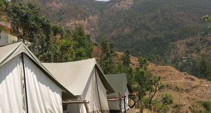 HIDDEN VALLEY CAMP Room Type - Alpine twin sharing
