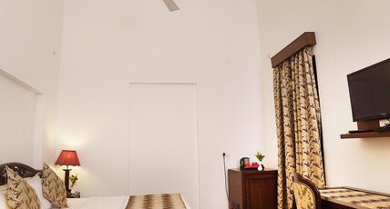 MPT Karnikar Bungalow, Pachmarhi Room Type - AC Deluxe