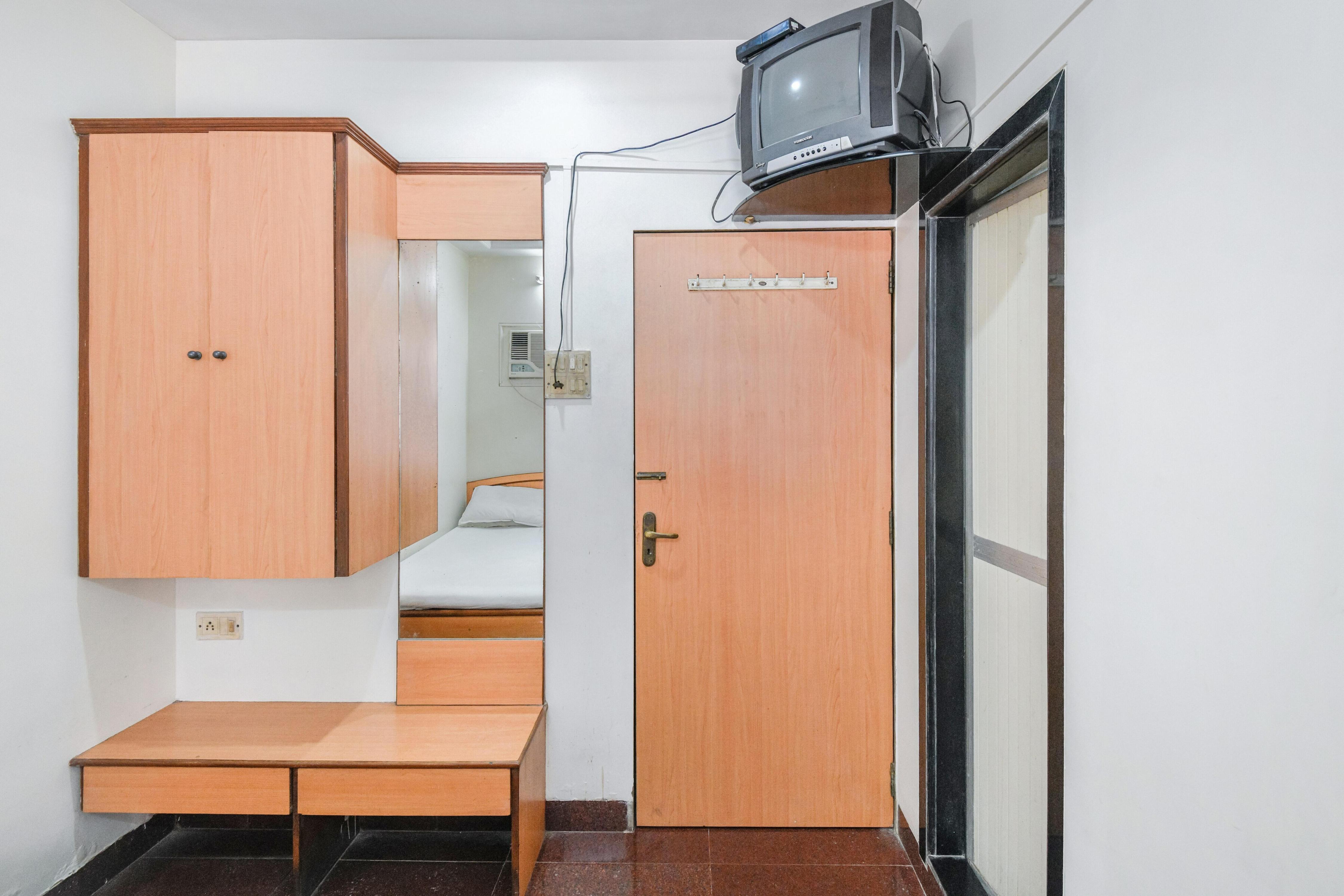 Hotel Hira - Tap to explore photos