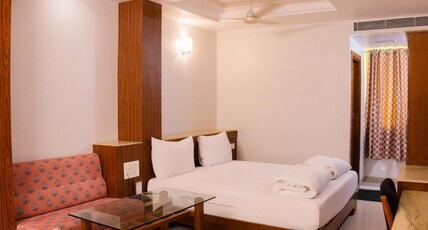 Jain's Hotel Rajhans Room Type - King Size