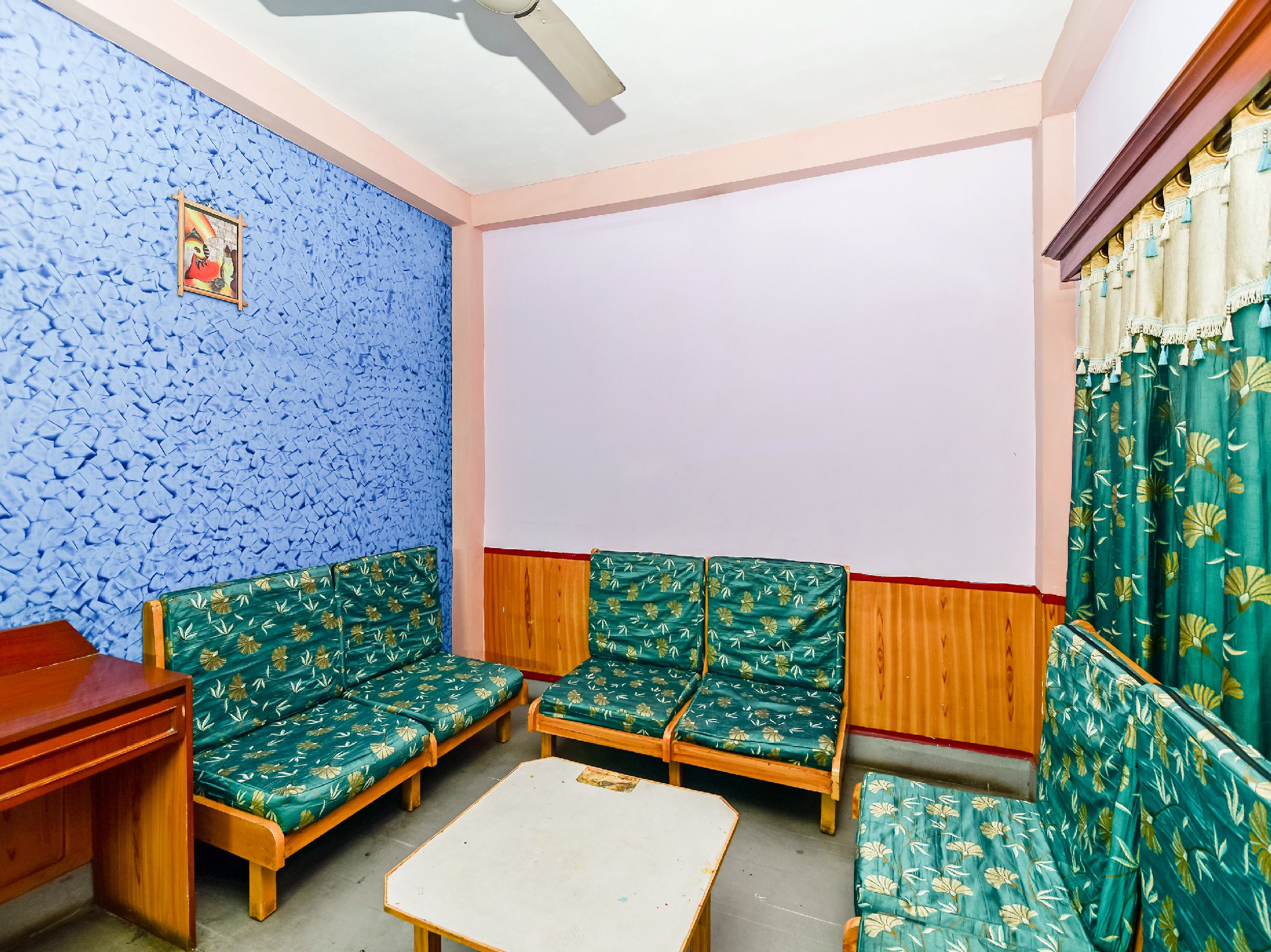 New Crown Hotel - Tap to explore photos