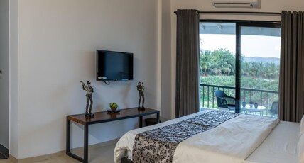 The Green Estate Resort Room Type - Deluxe Double Room with Balcony