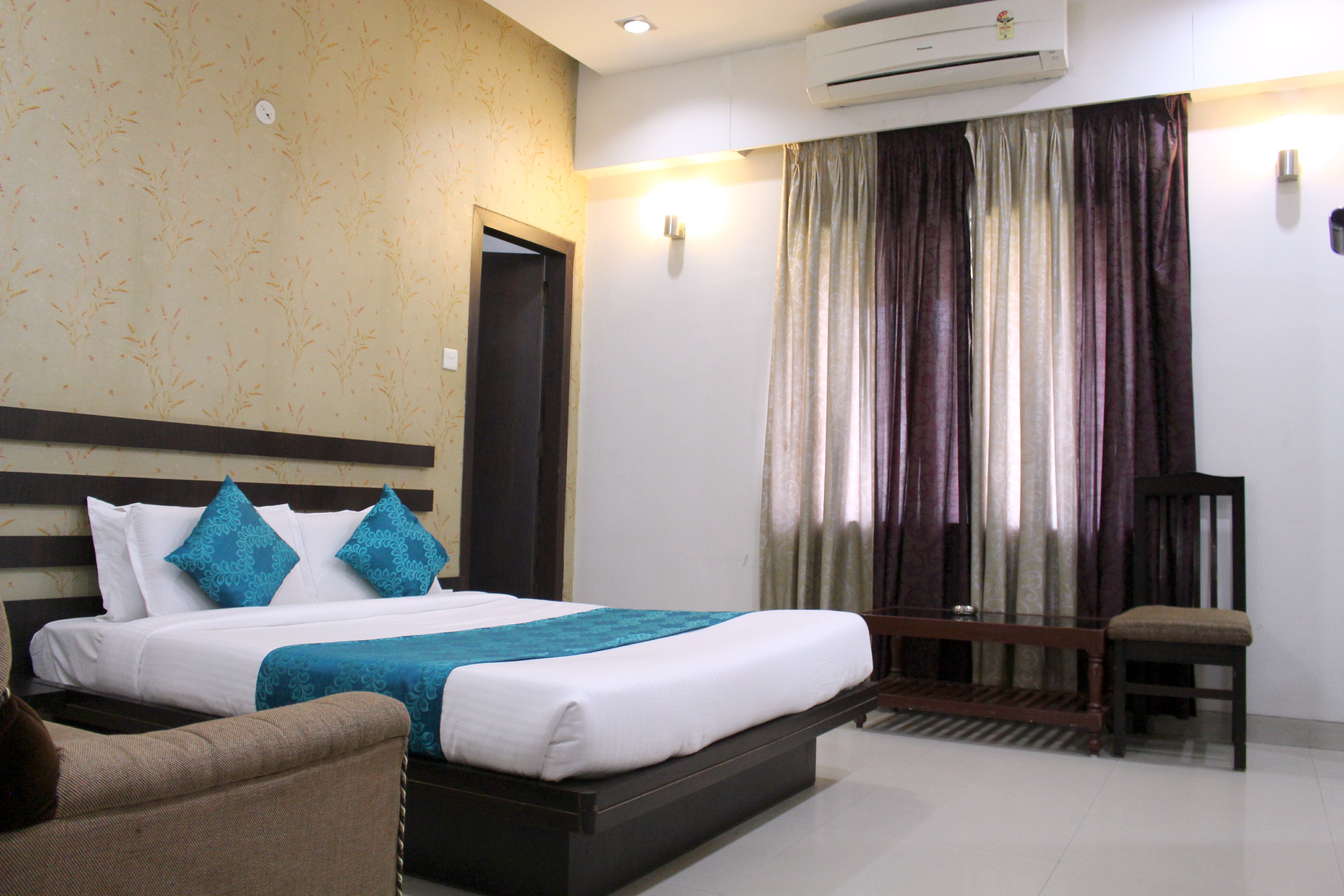 Hotel Aarya Inn Room Type - Executive Room