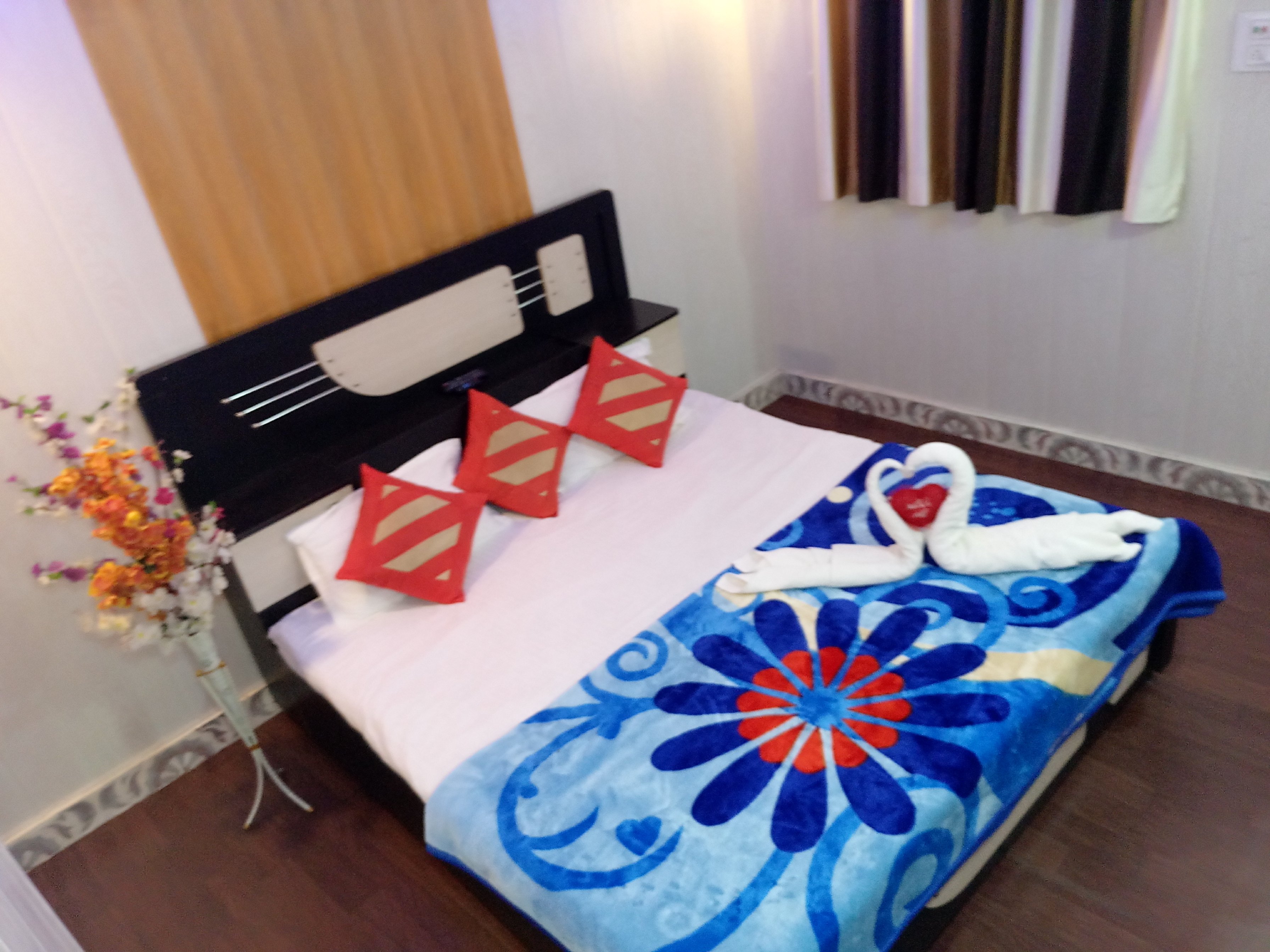 Hotel Taragarh Palace - Tap to explore photos