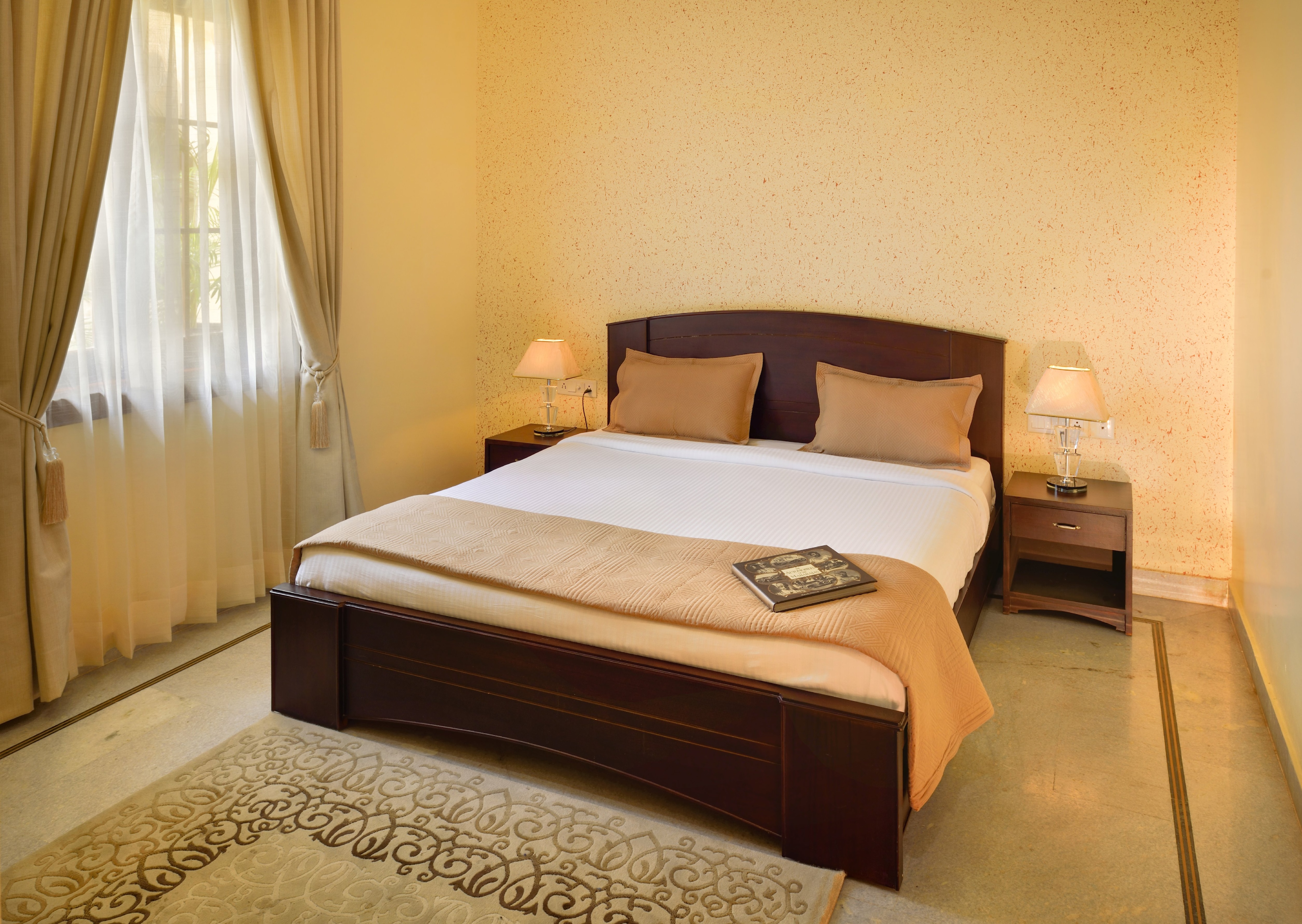 Syna Heritage Hotel - Tap to explore photos