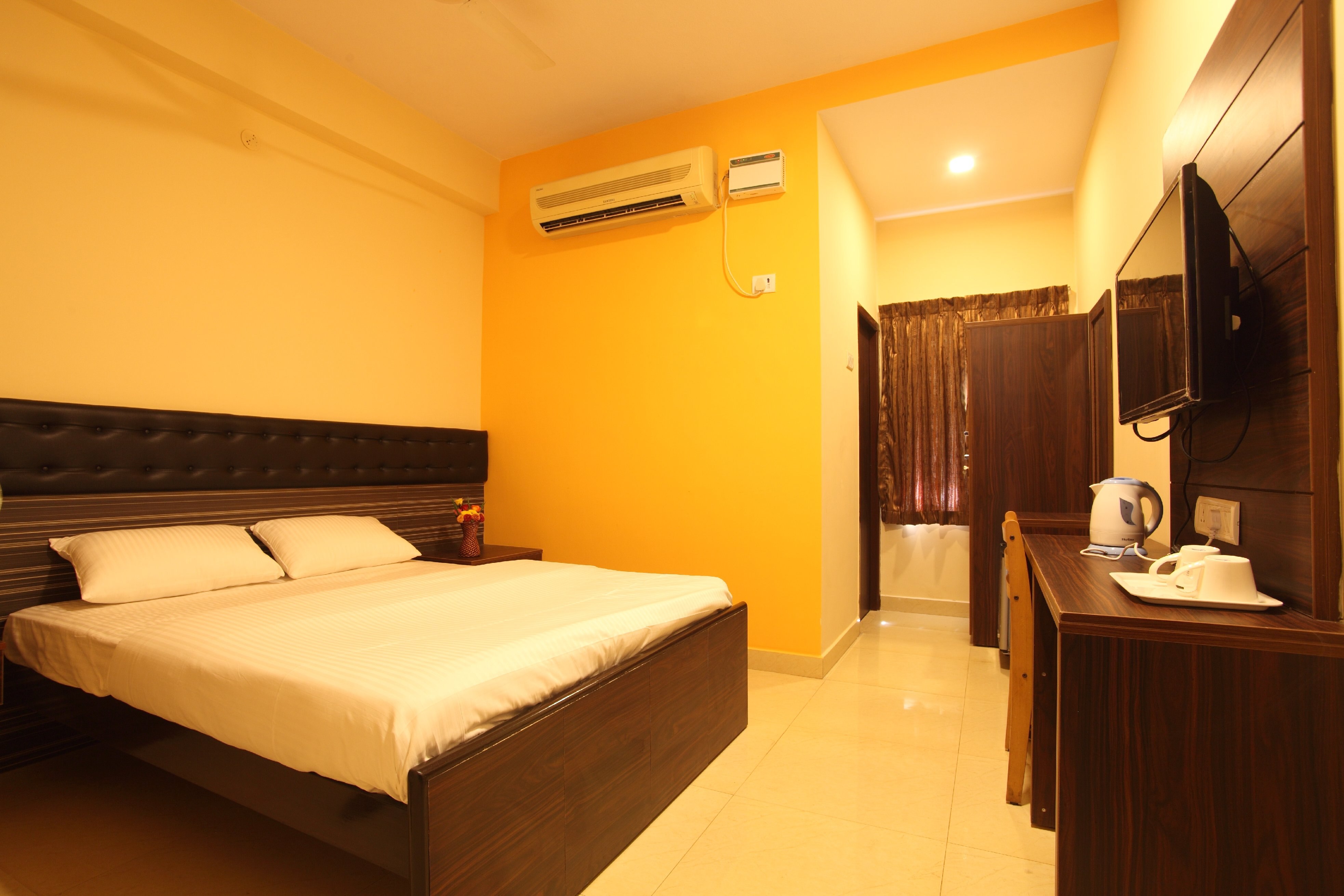 Hotel Bashyam Park - Tap to explore photos