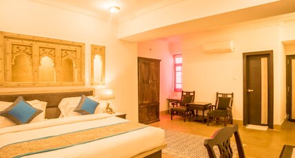 Hotel Radhika Room Type - Deluxe King Suite