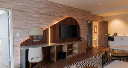 Hilton Garden Inn Sioux Falls Downtown Room Type - 1 KING 2 BATHROOM SUITE