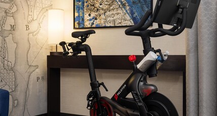 Doubletree by Hilton McLean Tysons Room Type - 1 KING BED ROOM W  PELOTON