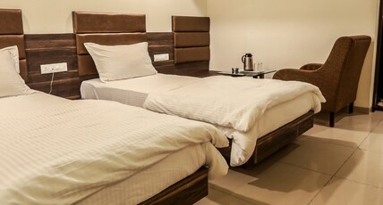 Hotel Alankar Vadodara Room Type - Super Deluxe Queen Bed Room (Unmarried couples are not allowed) Hotel Alankar Vadodara Room Type - Super Deluxe Queen Bed Room (Unmarried couples are not allowed)