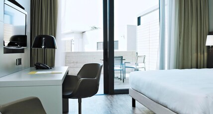 Move Hotels Venice North Room Type - Deluxe King room with terrace