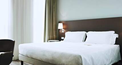 Move Hotels Venice North Room Type - Classic King room