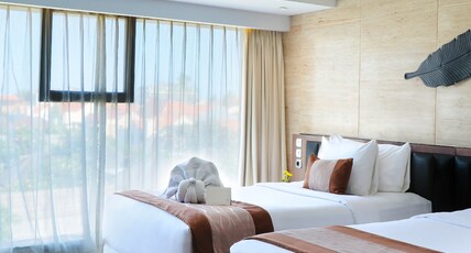 De Vins Sky Hotel Seminyak Room Type - Deluxe Room with Extrabed
