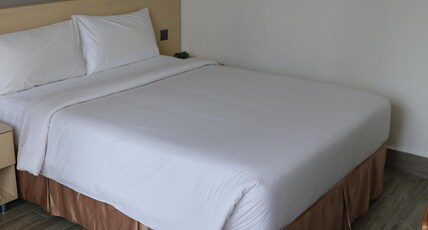 Pacific Express Hotel Central Market Room Type - Pacific Room with Bathtub - Child Sharing Bed Pacific Express Hotel Central Market Room Type - Pacific Room with Bathtub - Child Sharing Bed