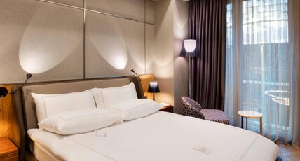 FER HOTEL Room Type - Deluxe King, Atrium Pool View