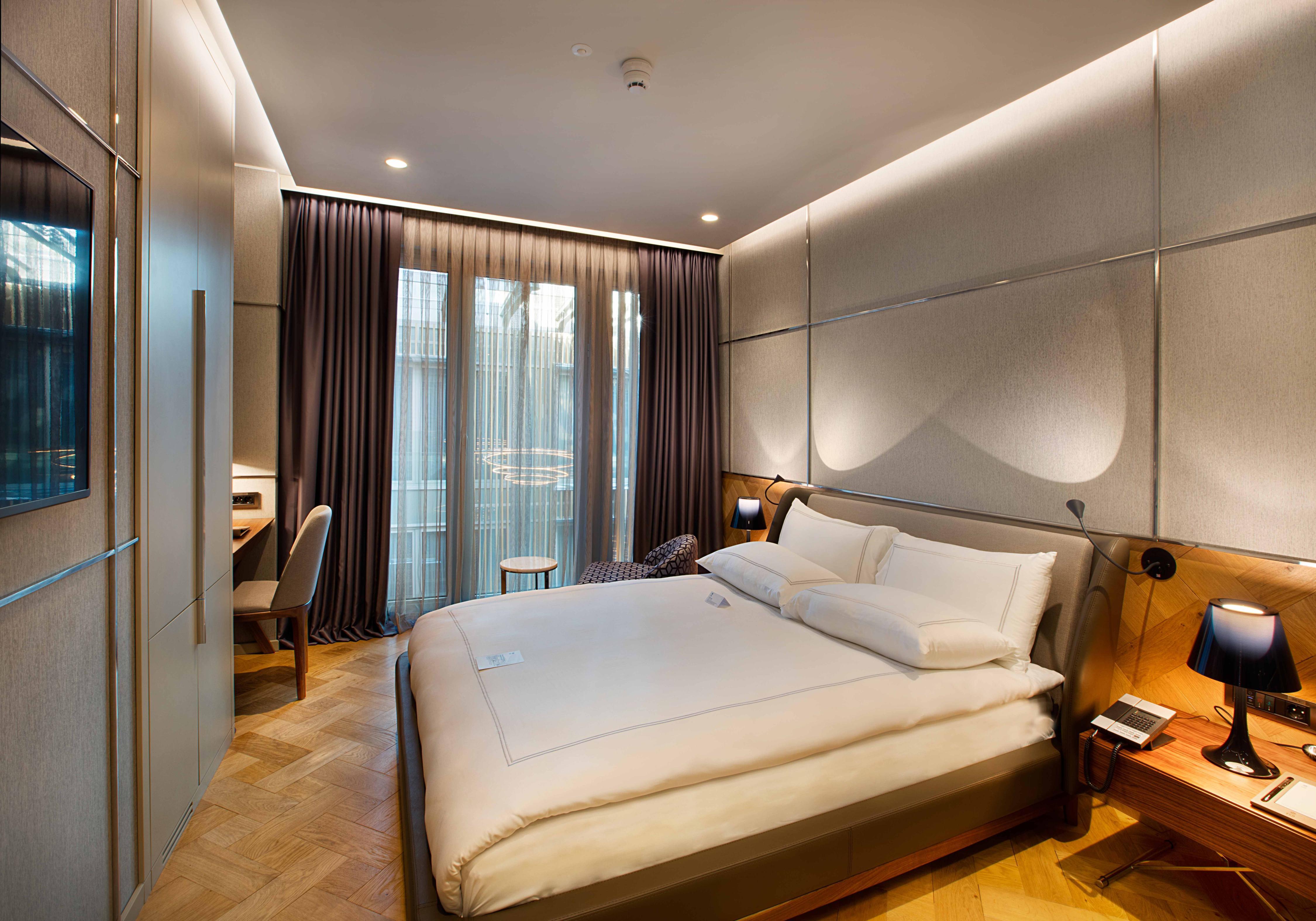 FER HOTEL Room Type - Superior King, Atrium Pool View