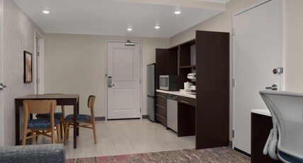 Home2 Suites by Hilton Anchorage / Midtown Room Type - 1KG ACC TUB SUITE NONSMOK