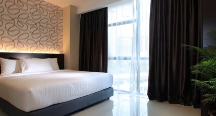 Izumi Hotel Bukit Bintang Room Type - Deluxe King