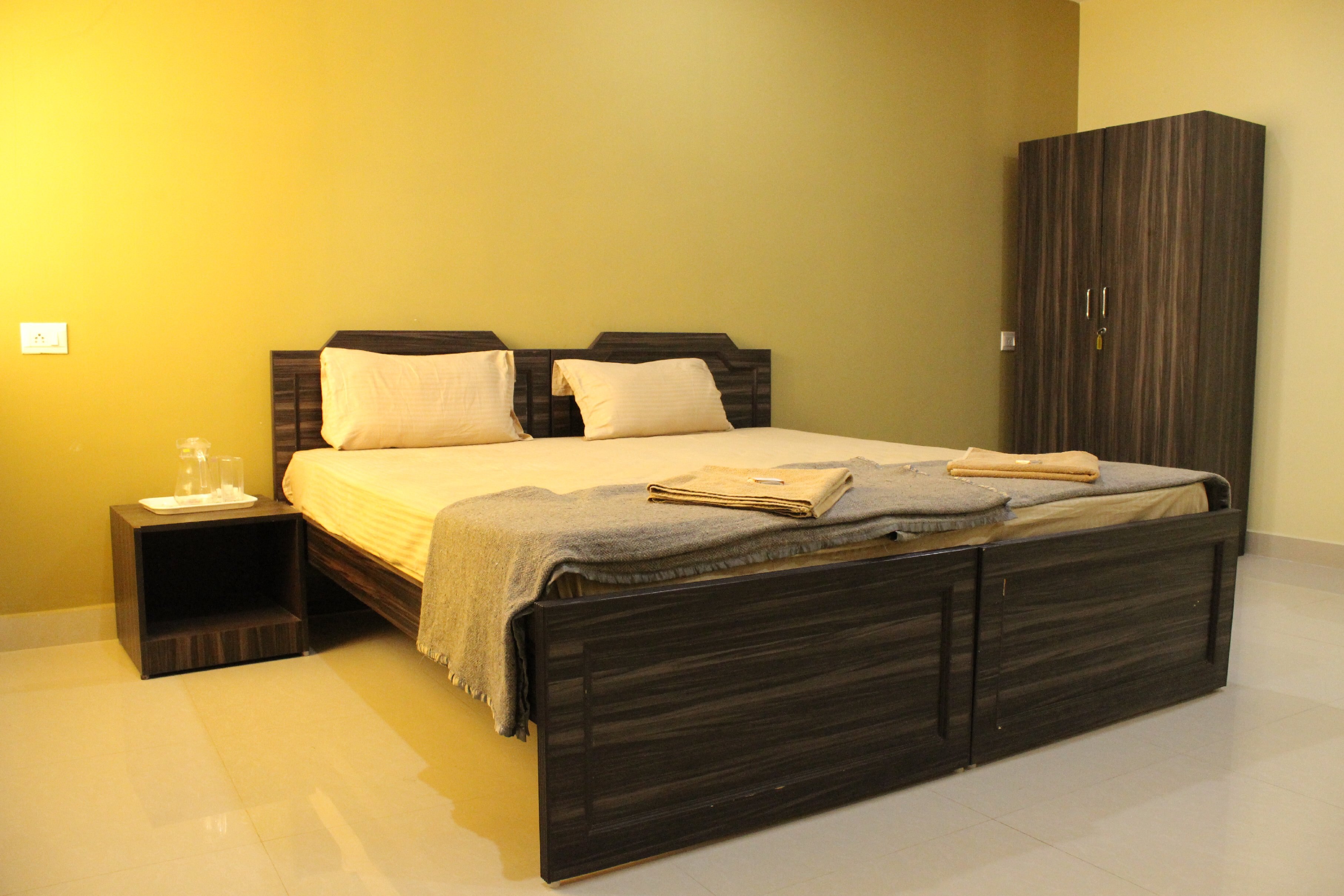 Chandran Hyline | Rooms in an Apartment - Tap to explore photos