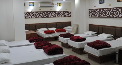 HOTEL MIDLAND  Room Type - Family Room (Eleven Bed)