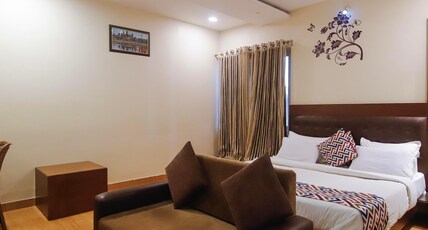Hotel Kshipram Room Type - Deluxe King Room