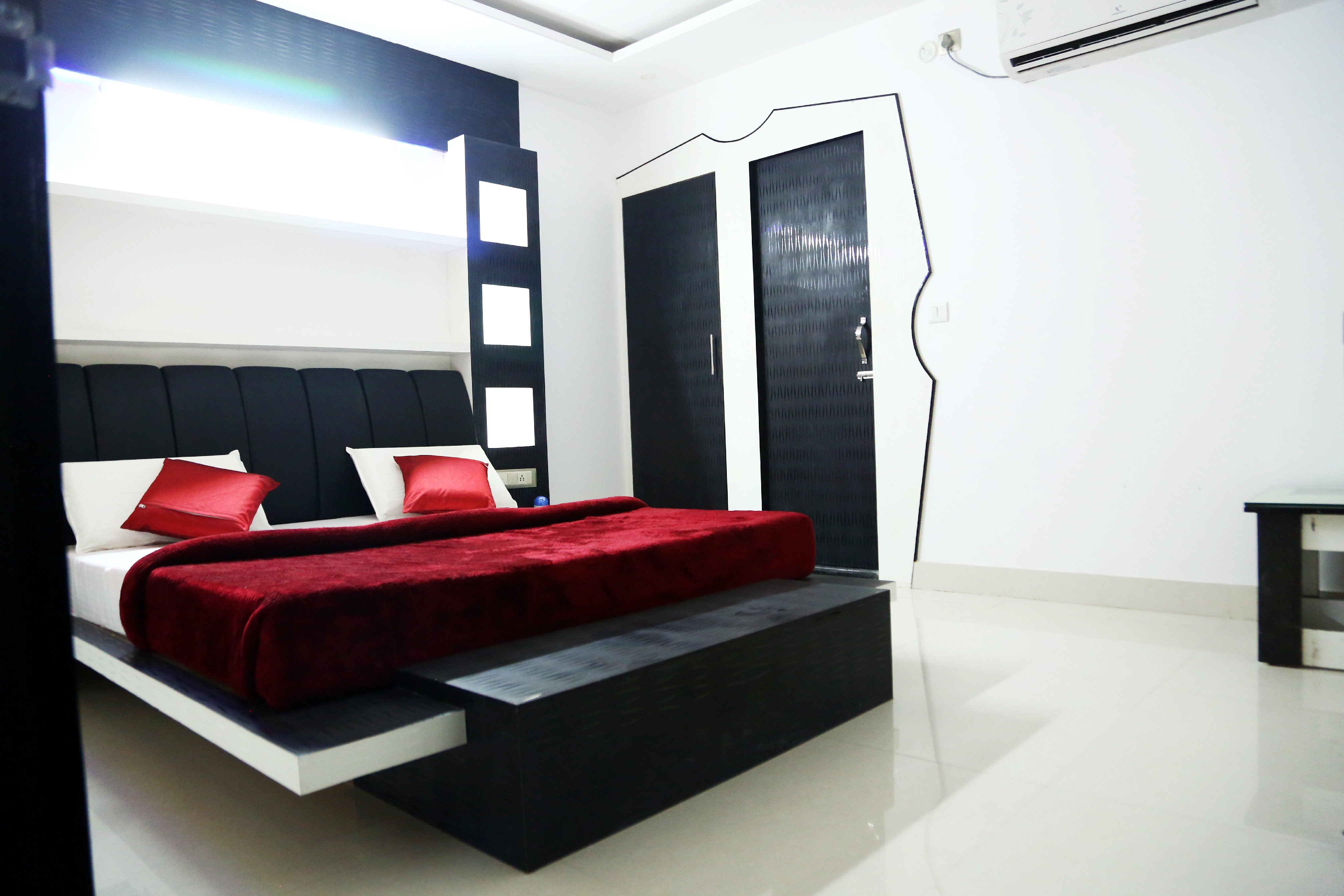 Hotel Golden Inn Room Type - Royal Executive Room