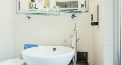 Best Western Hotel Brittany Room Type - 1 Queen Bed, Non-Smoking, Superior Room, Courtesy Tray, Balneo Bathtub Best Western Hotel Brittany Room Type - 1 Queen Bed, Non-Smoking, Superior Room, Courtesy Tray, Balneo Bathtub