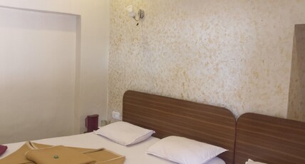 Hotel Premdeep Room Type - Standard Ac Family Room (3 pax)